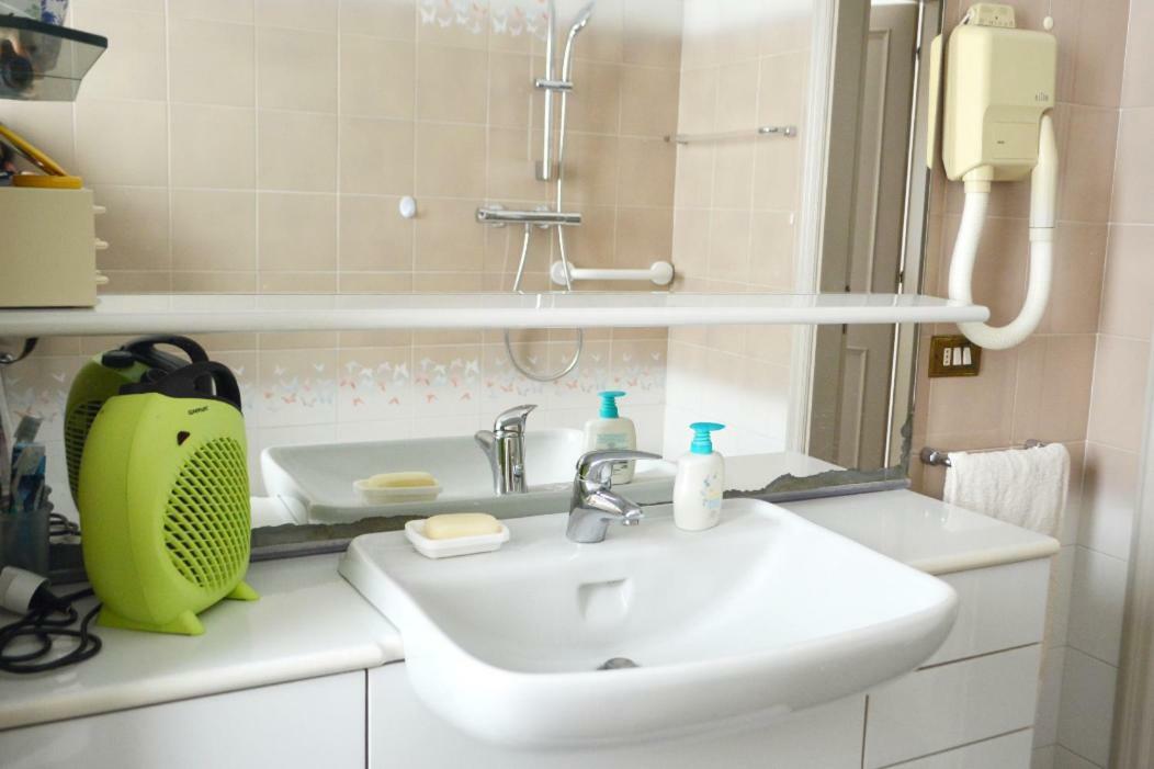 אמפולי L'Alloggio Di Anna Maria Camera Con Bagno Privato מראה חיצוני תמונה
